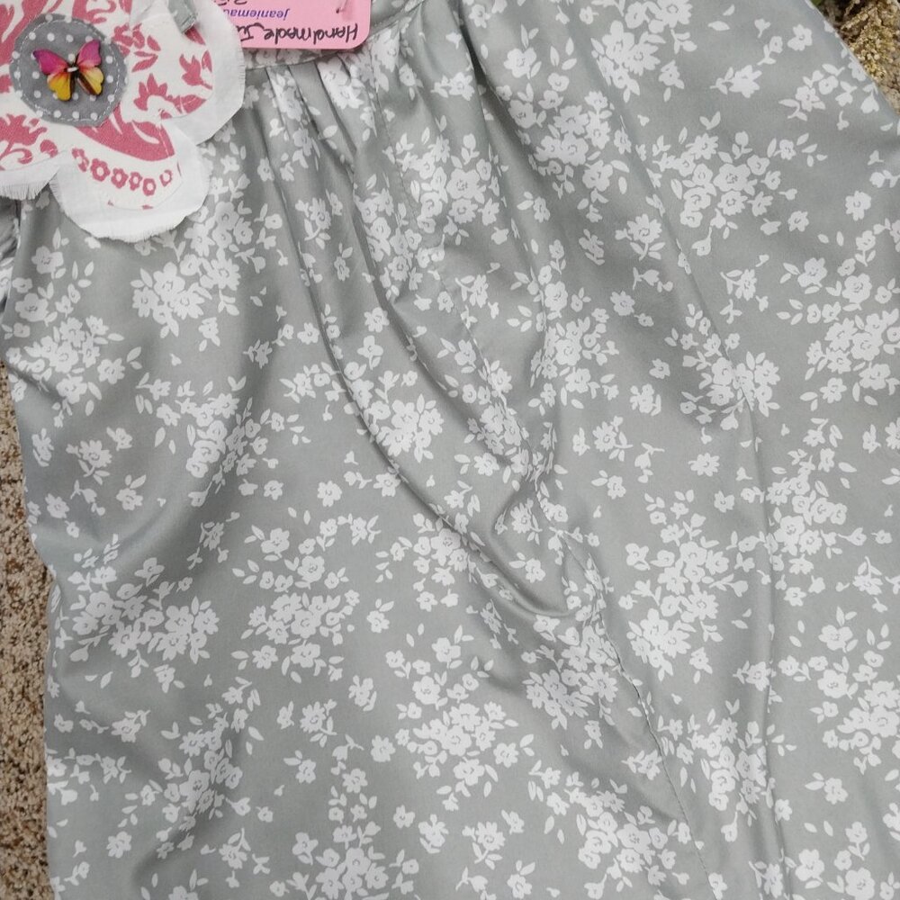 3521 Size Large Grey Jumpsuit With Embroidered Flower Motifs. - Picture 5 of 6